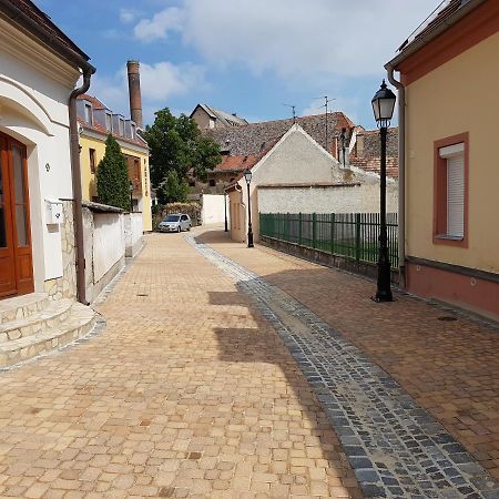 Apartman Kaszas Central Mosonmagyaróvár Exteriör bild