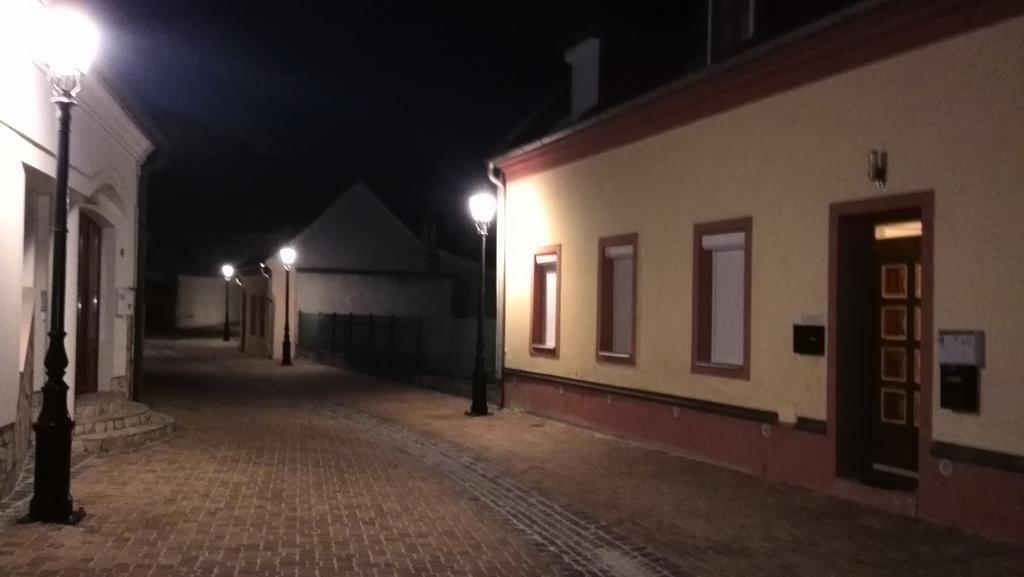 Apartman Kaszas Central Mosonmagyaróvár Exteriör bild